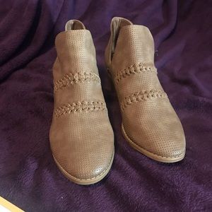 Universal Thread Tan Bootie